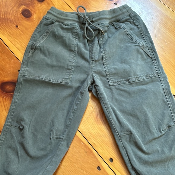 FAHERTY XS Dark Olive Traveler Pant Slim Drawstring Dimpled Knees - Picture 3 of 9